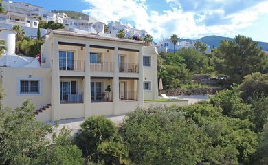 Villa for sale in Jalon / Spain