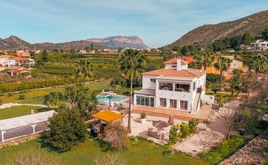 Finca for sale in Pedreguer / Spain