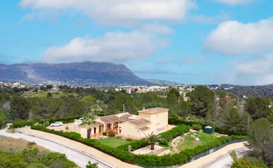 Villa for sale in Gata De Gorgos / Spain